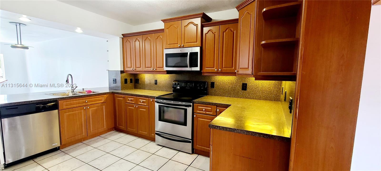 SUNNY GARDENS ESTATES I - Residential Lease