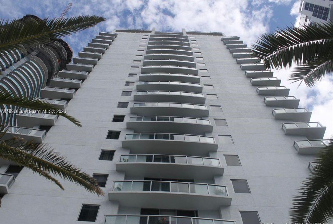 1050 Brickell Ave 1618