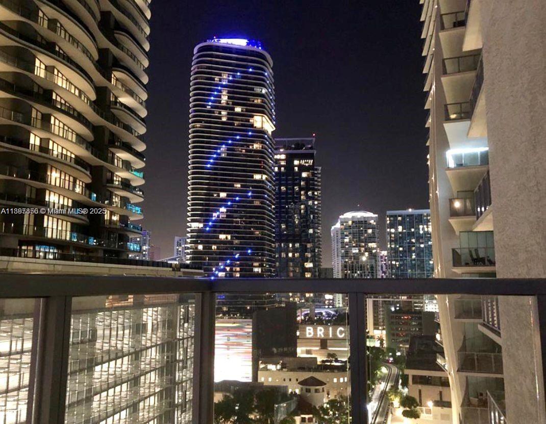 1050 Brickell Ave 1618