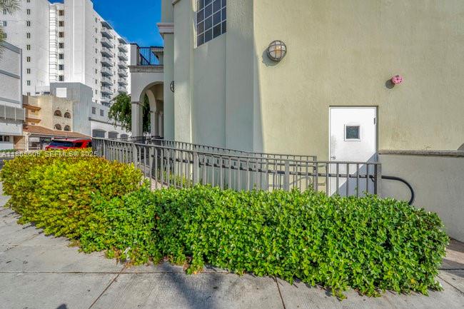 LAWRENCE ESTATE LAND CO - Residential Lease