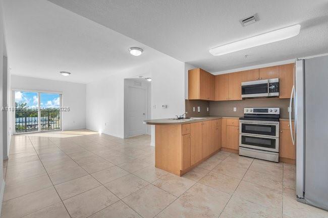 LAWRENCE ESTATE LAND CO - Residential Lease