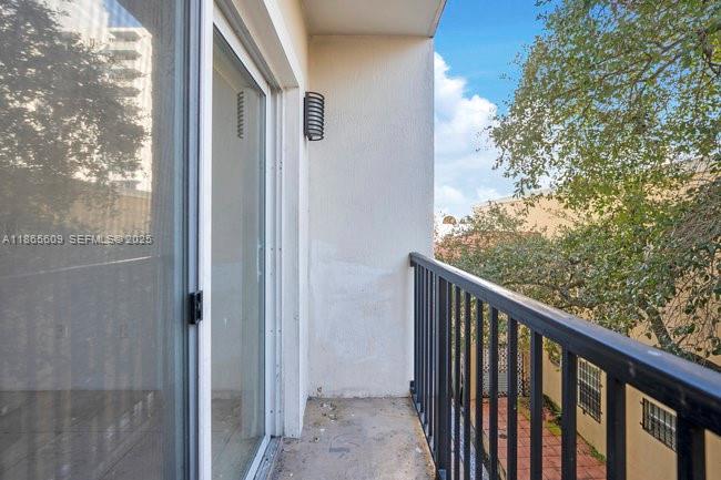 LAWRENCE ESTATE LAND CO - Residential Lease