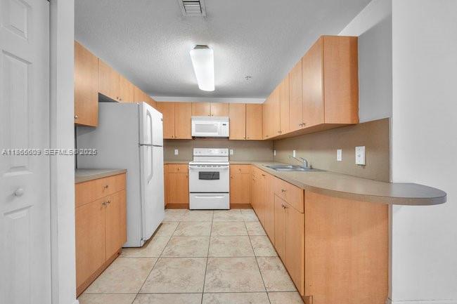 LAWRENCE ESTATE LAND CO - Residential Lease