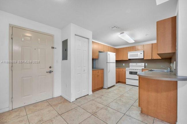 LAWRENCE ESTATE LAND CO - Residential Lease