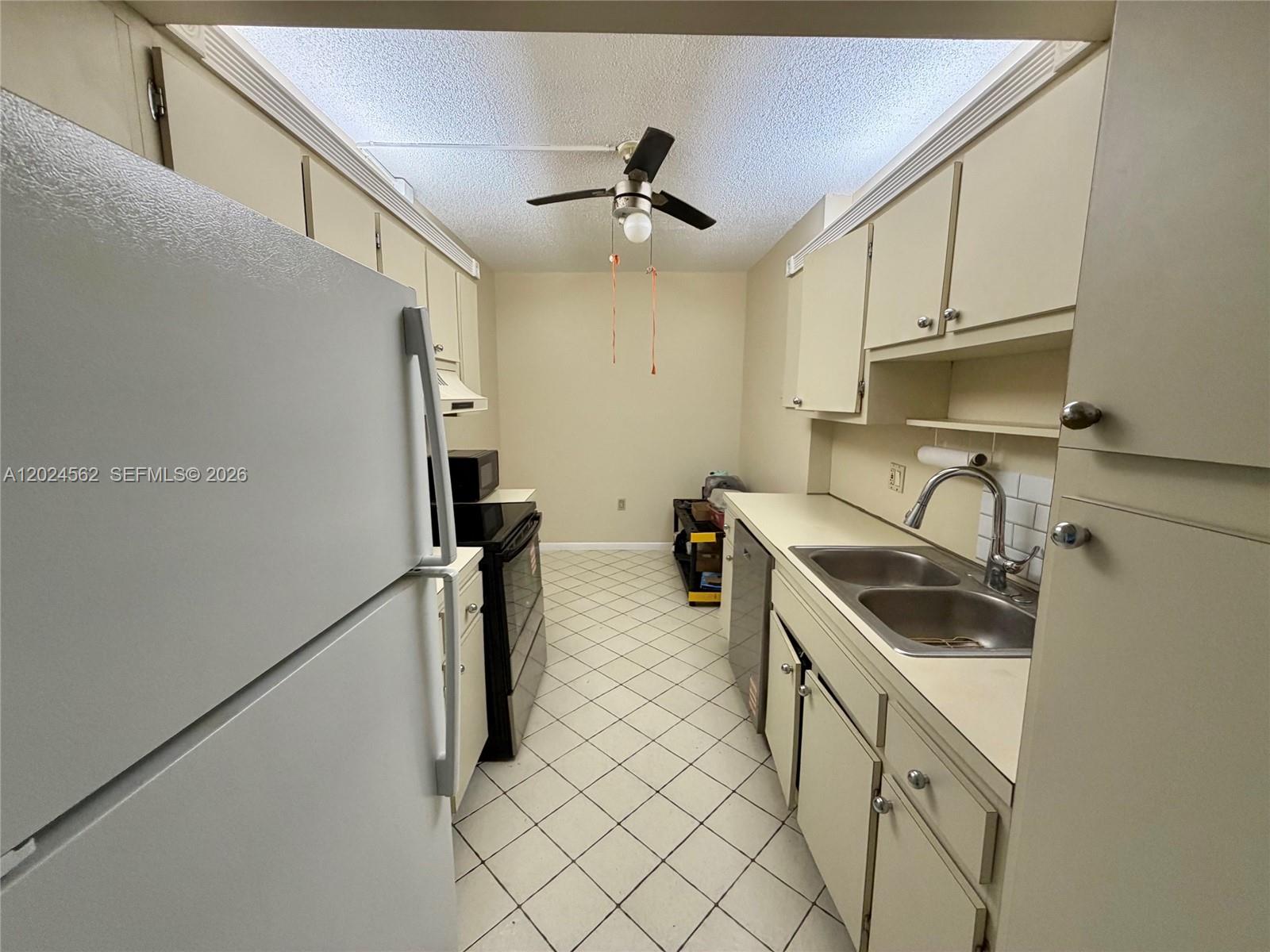 HILLCREST EAST NO 26 COND - Residential