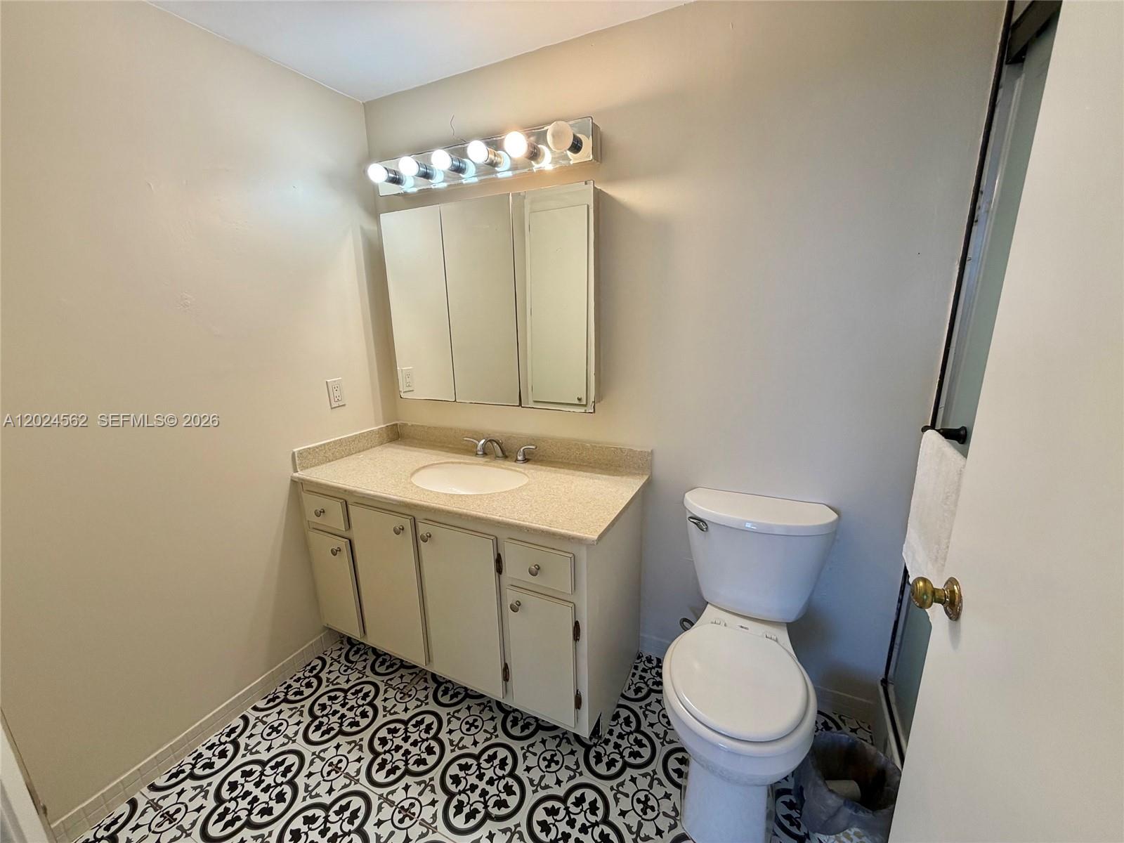 HILLCREST EAST NO 26 COND - Residential