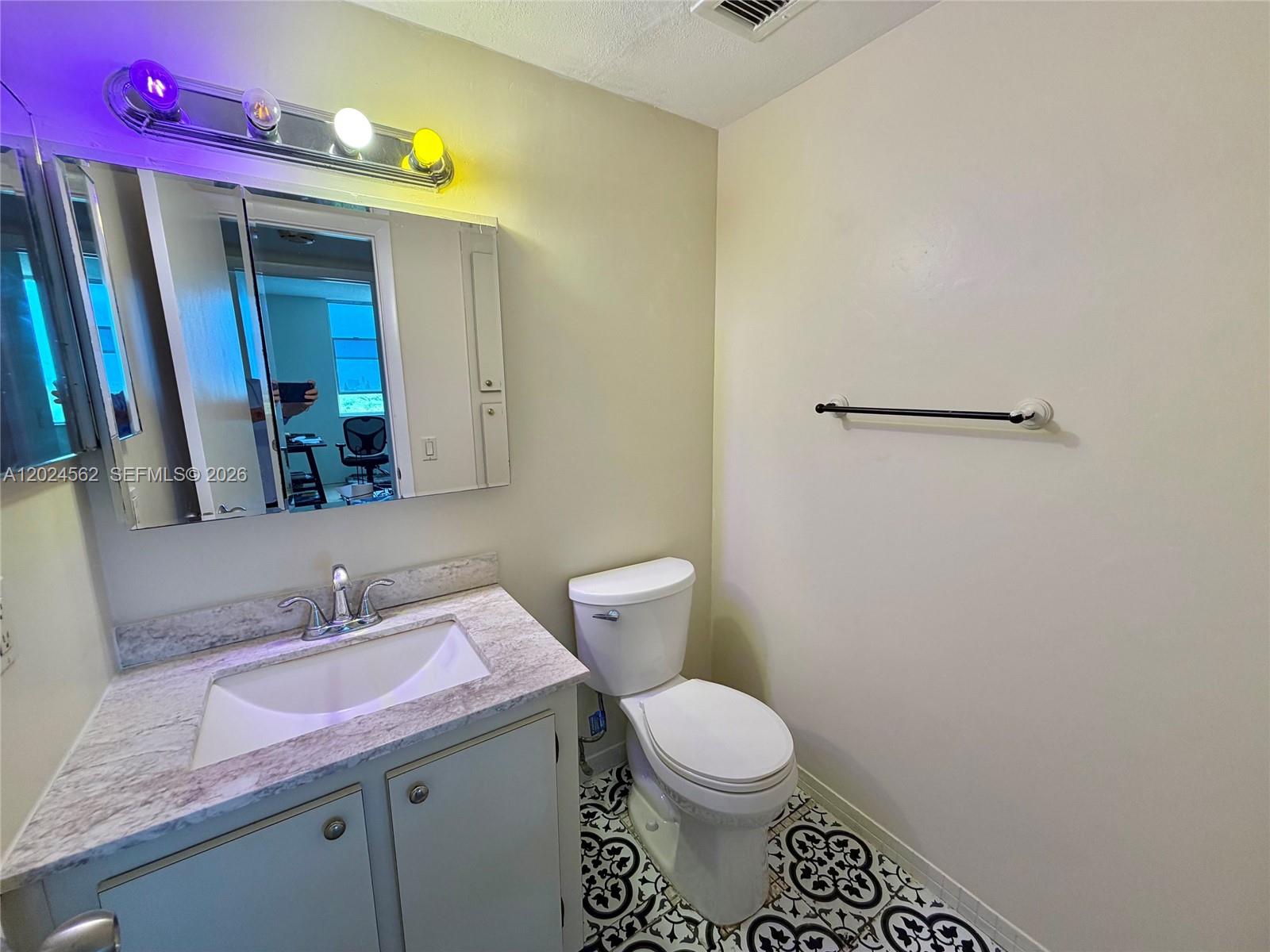 HILLCREST EAST NO 26 COND - Residential