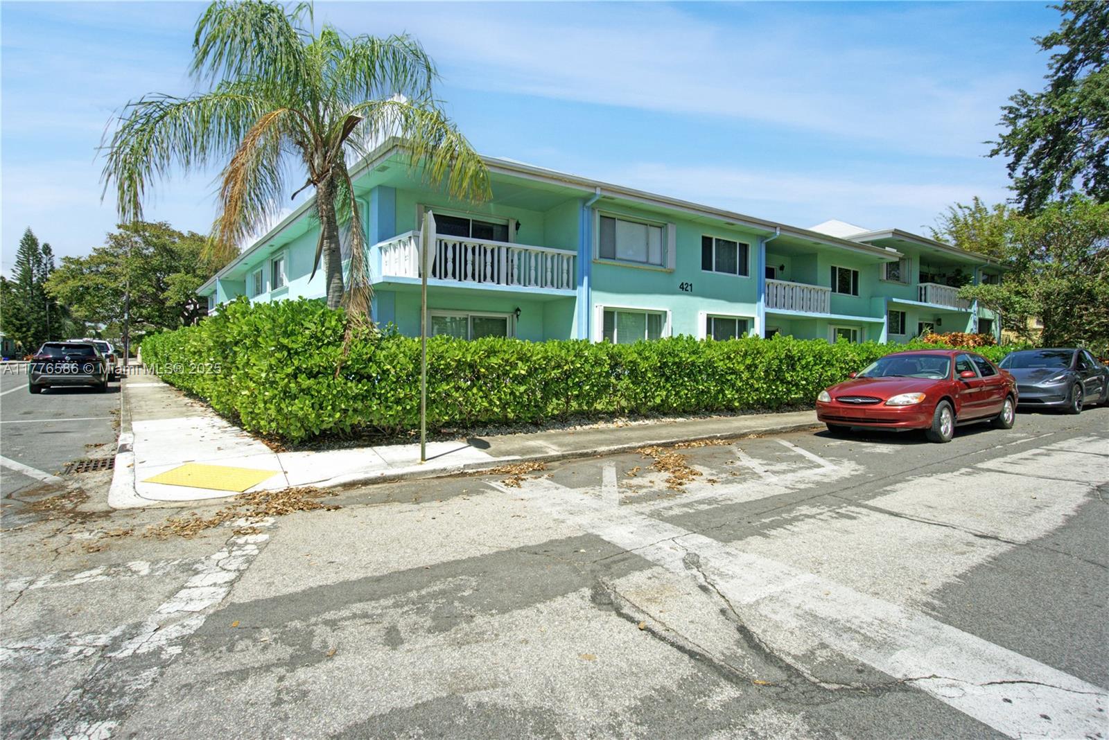 421 S Lakeside Dr 10