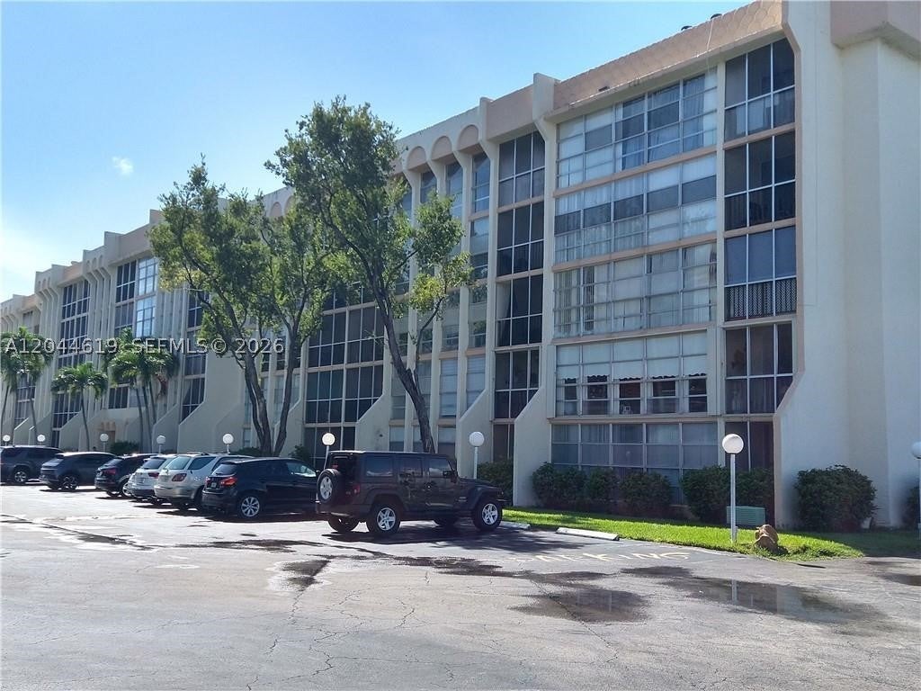 601 Three Islands Blvd 517