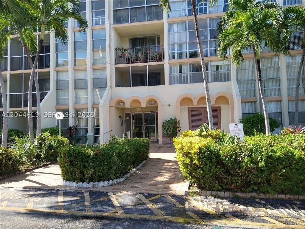 601 Three Islands Blvd 517