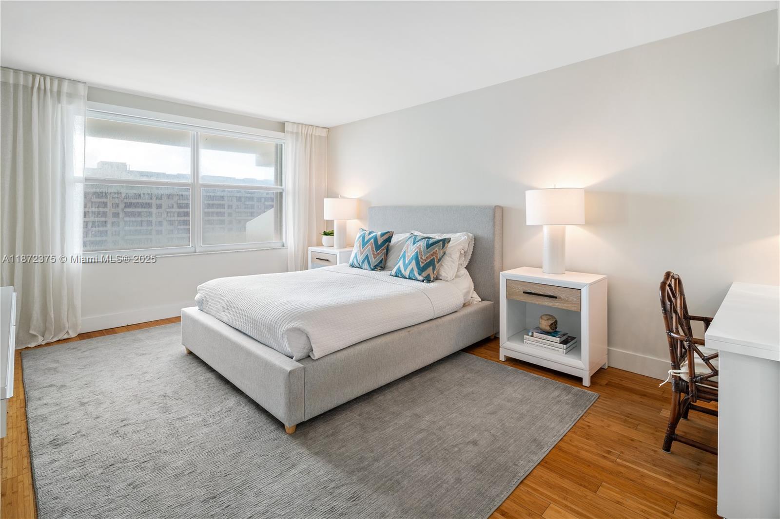 COMMODORE CLUB SOUTH COND - Residential