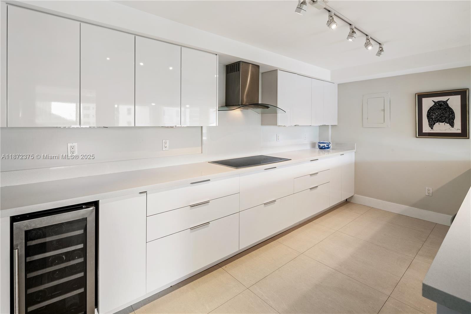 COMMODORE CLUB SOUTH COND - Residential