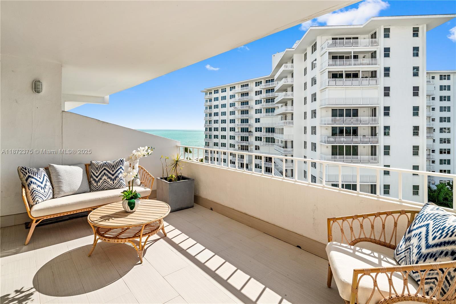 COMMODORE CLUB SOUTH COND - Residential