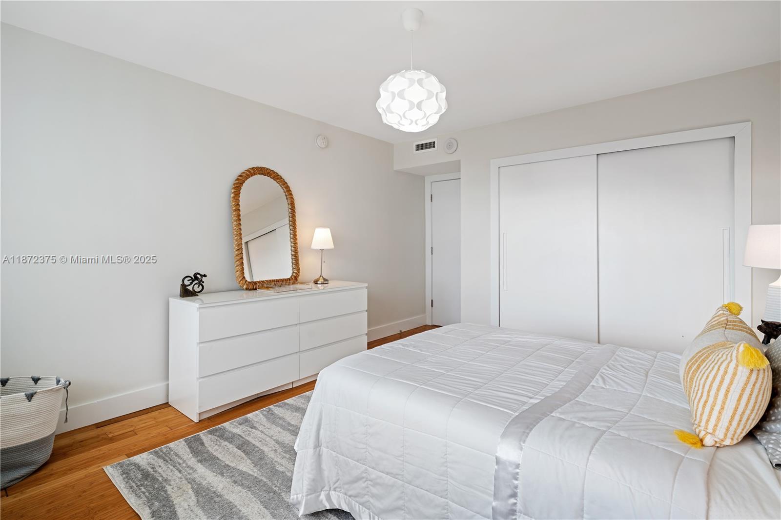 COMMODORE CLUB SOUTH COND - Residential