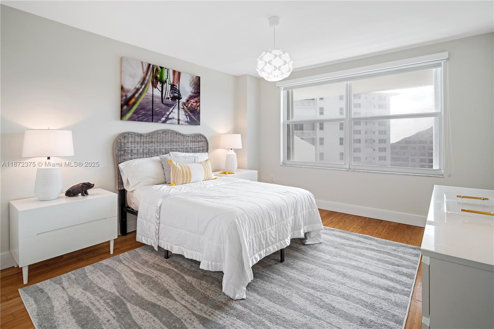 COMMODORE CLUB SOUTH COND - Residential