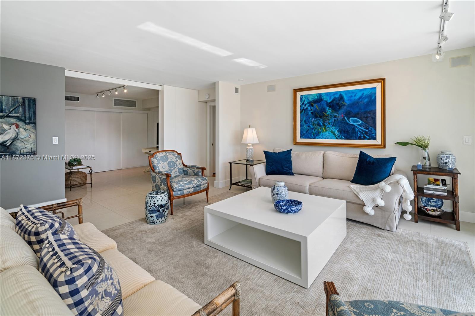 COMMODORE CLUB SOUTH COND - Residential