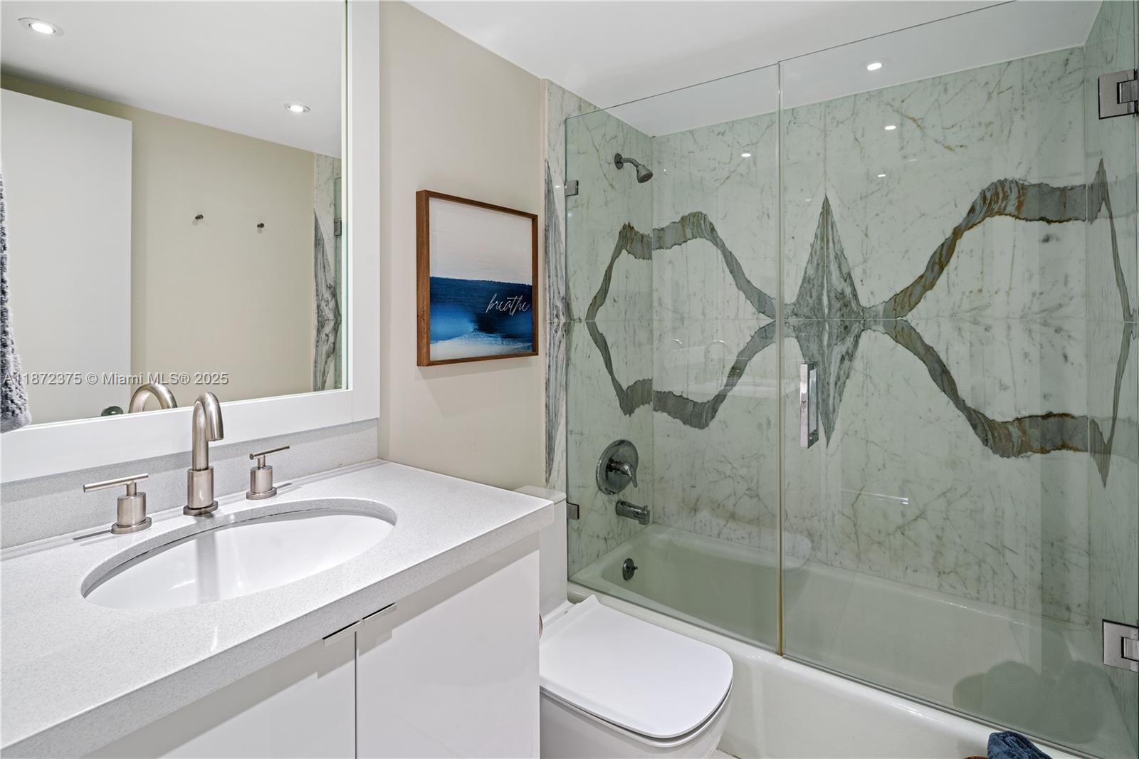 COMMODORE CLUB SOUTH COND - Residential