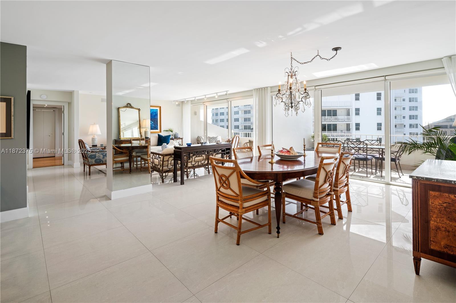 COMMODORE CLUB SOUTH COND - Residential