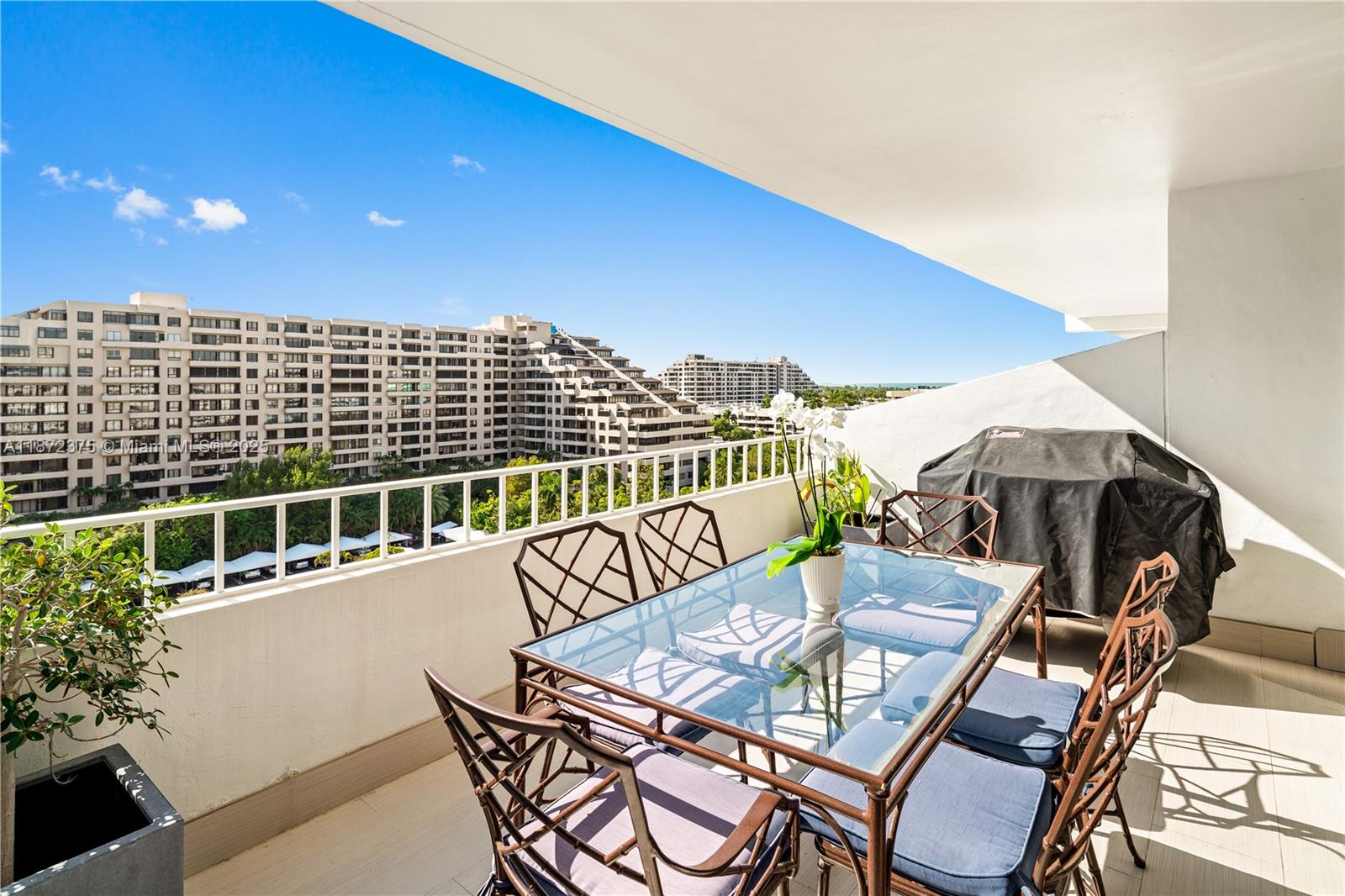 COMMODORE CLUB SOUTH COND - Residential