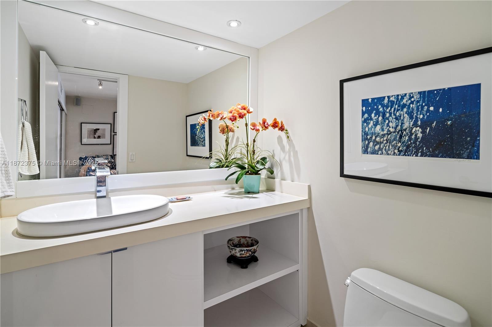 COMMODORE CLUB SOUTH COND - Residential