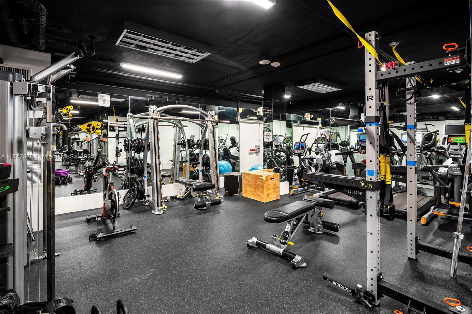 COMMODORE CLUB SOUTH COND - Residential