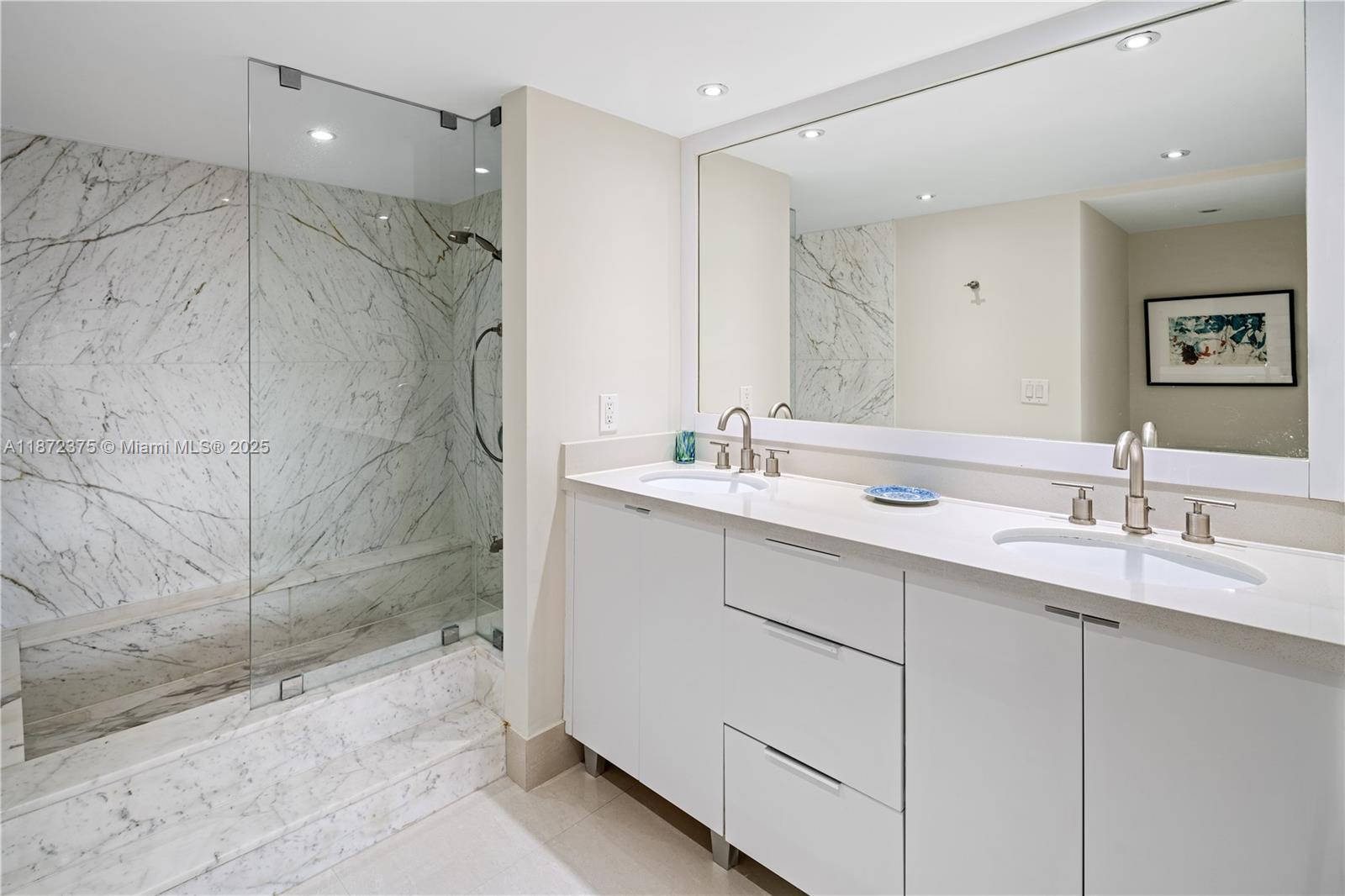 COMMODORE CLUB SOUTH COND - Residential