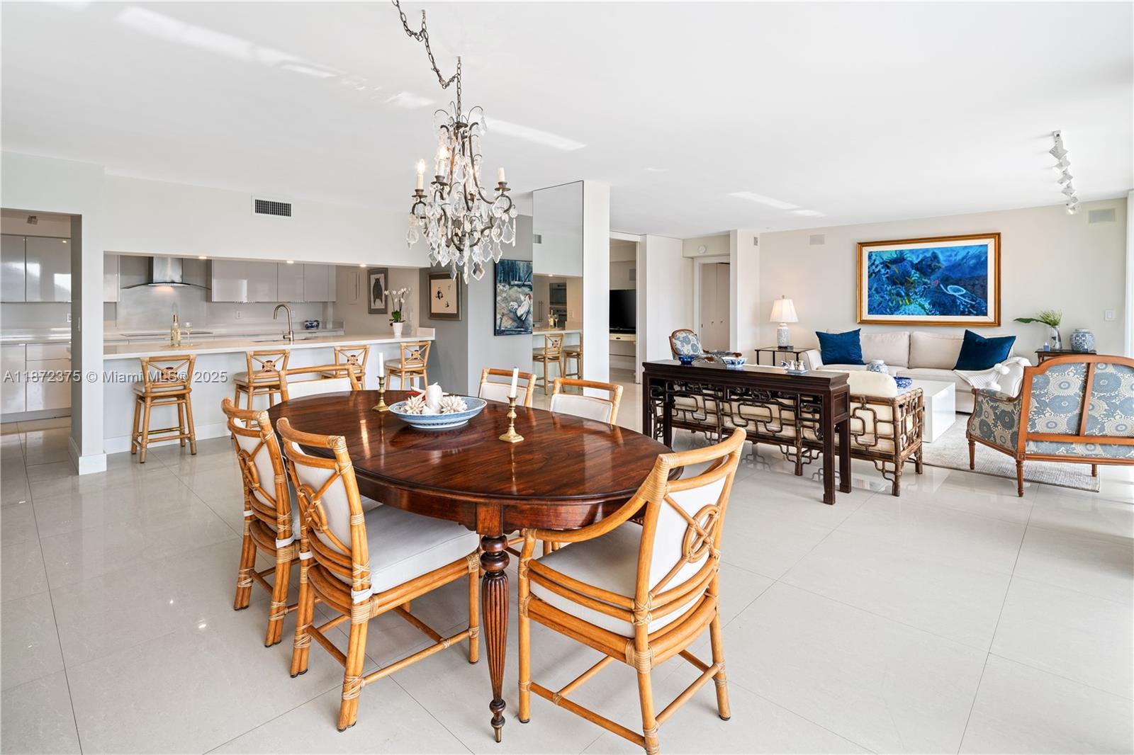 COMMODORE CLUB SOUTH COND - Residential