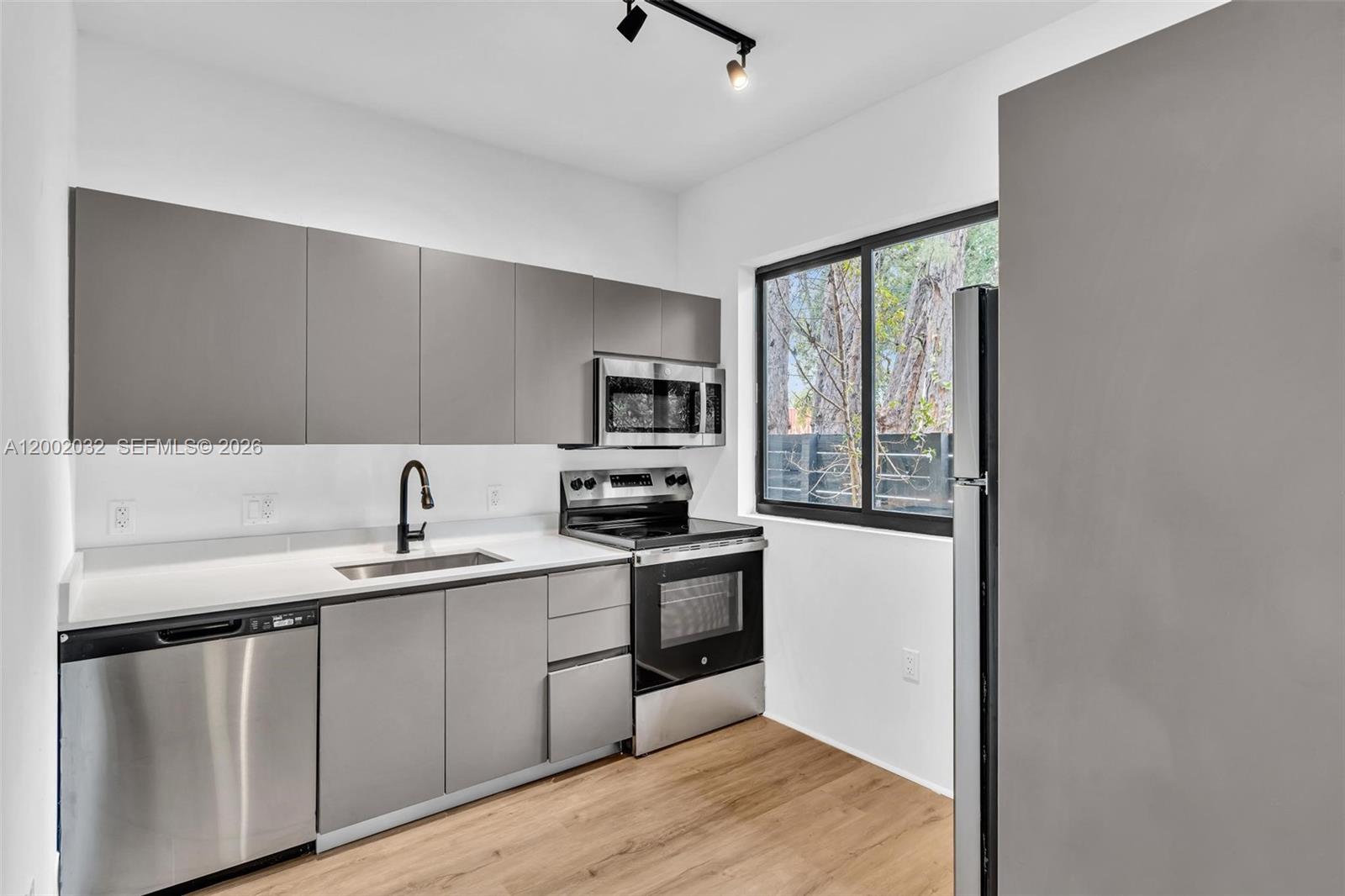 DE LEON PARK - Residential Lease