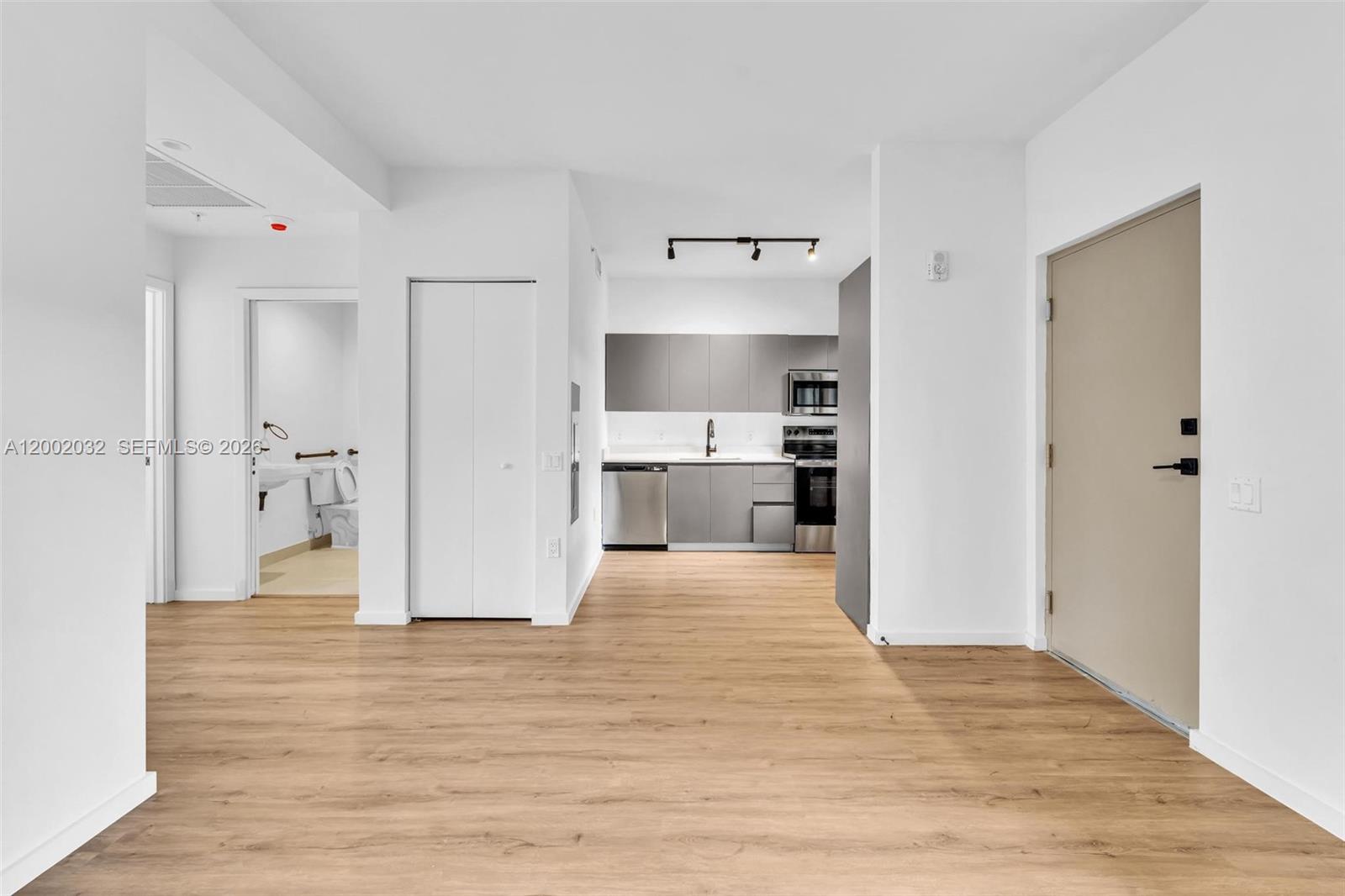 DE LEON PARK - Residential Lease