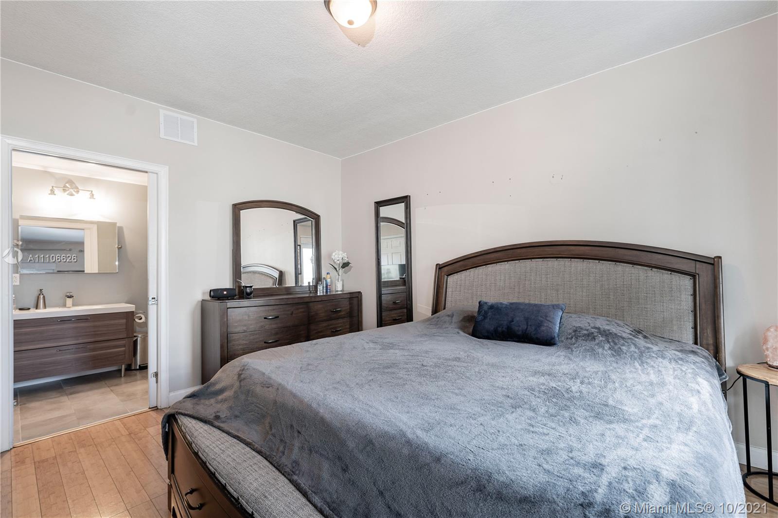 BAHIA BISCAYNE CONDO - Residential