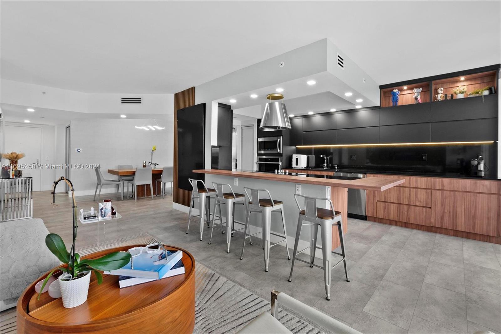 Property for Sale at 21055 Yacht Club Dr 607, Aventura, Miami-Dade County, Florida - Bedrooms: 2 
Bathrooms: 2  - $749,000