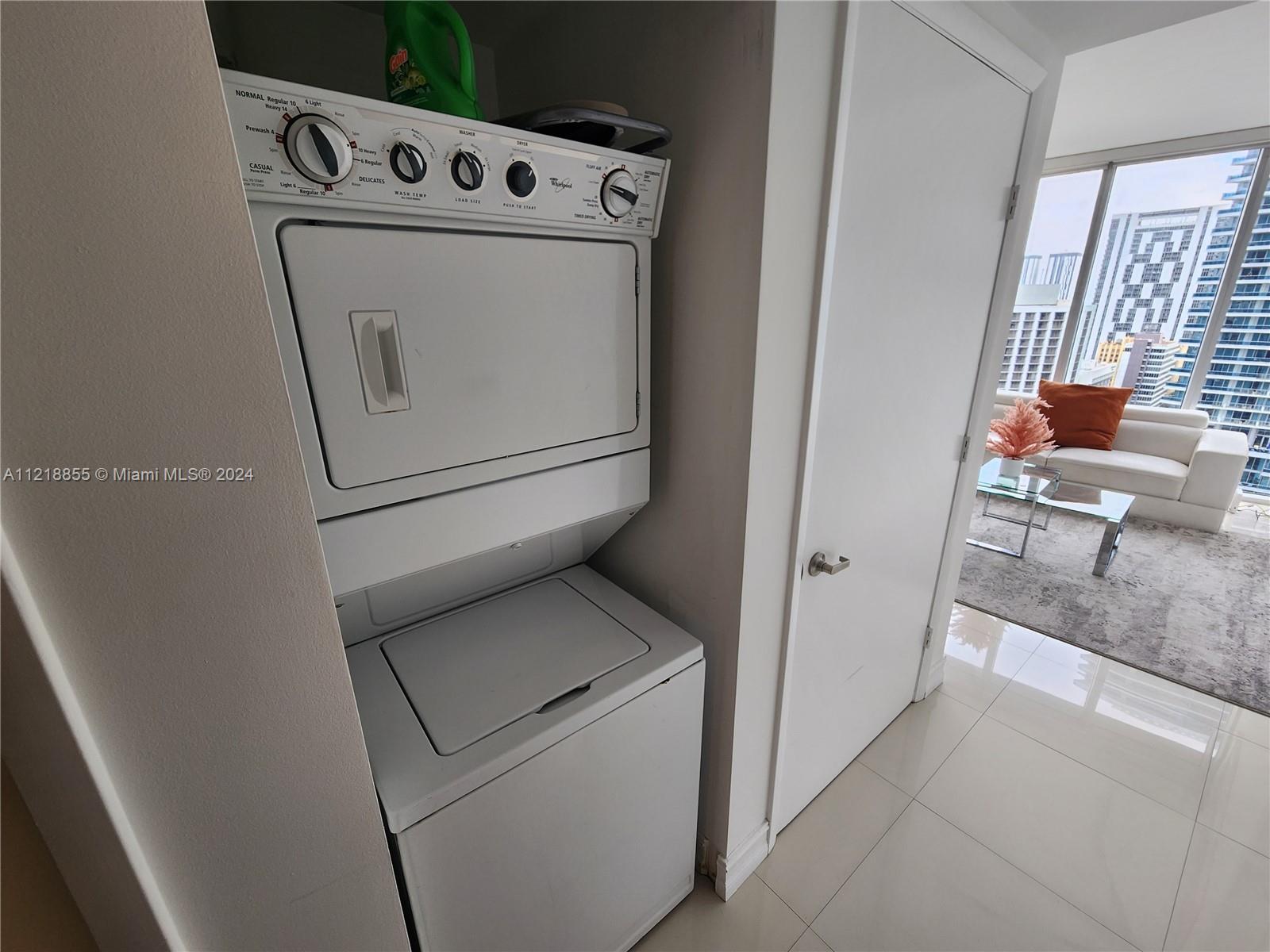ICON BRICKELL CONDO - Residential