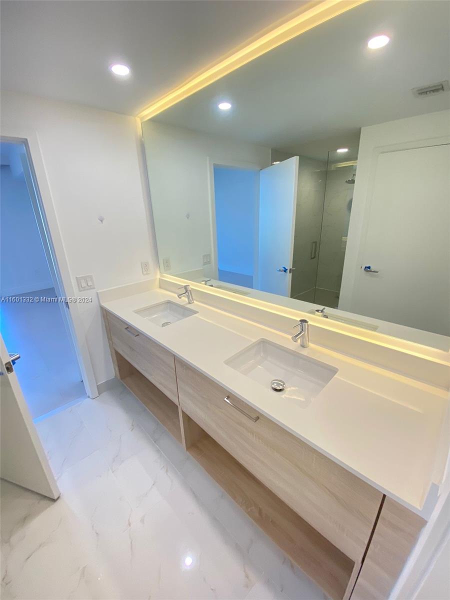 THE HARBOUR CONDO - Residential