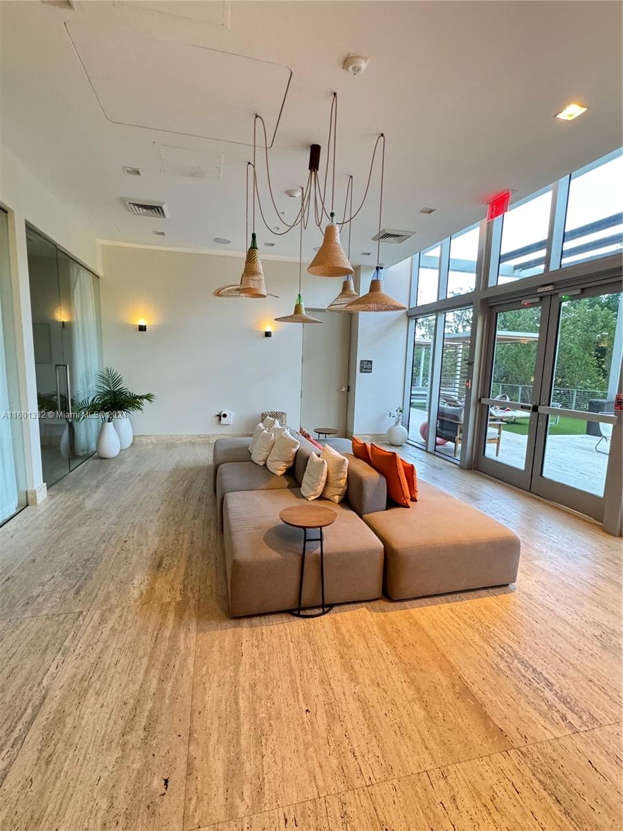 THE HARBOUR CONDO - Residential