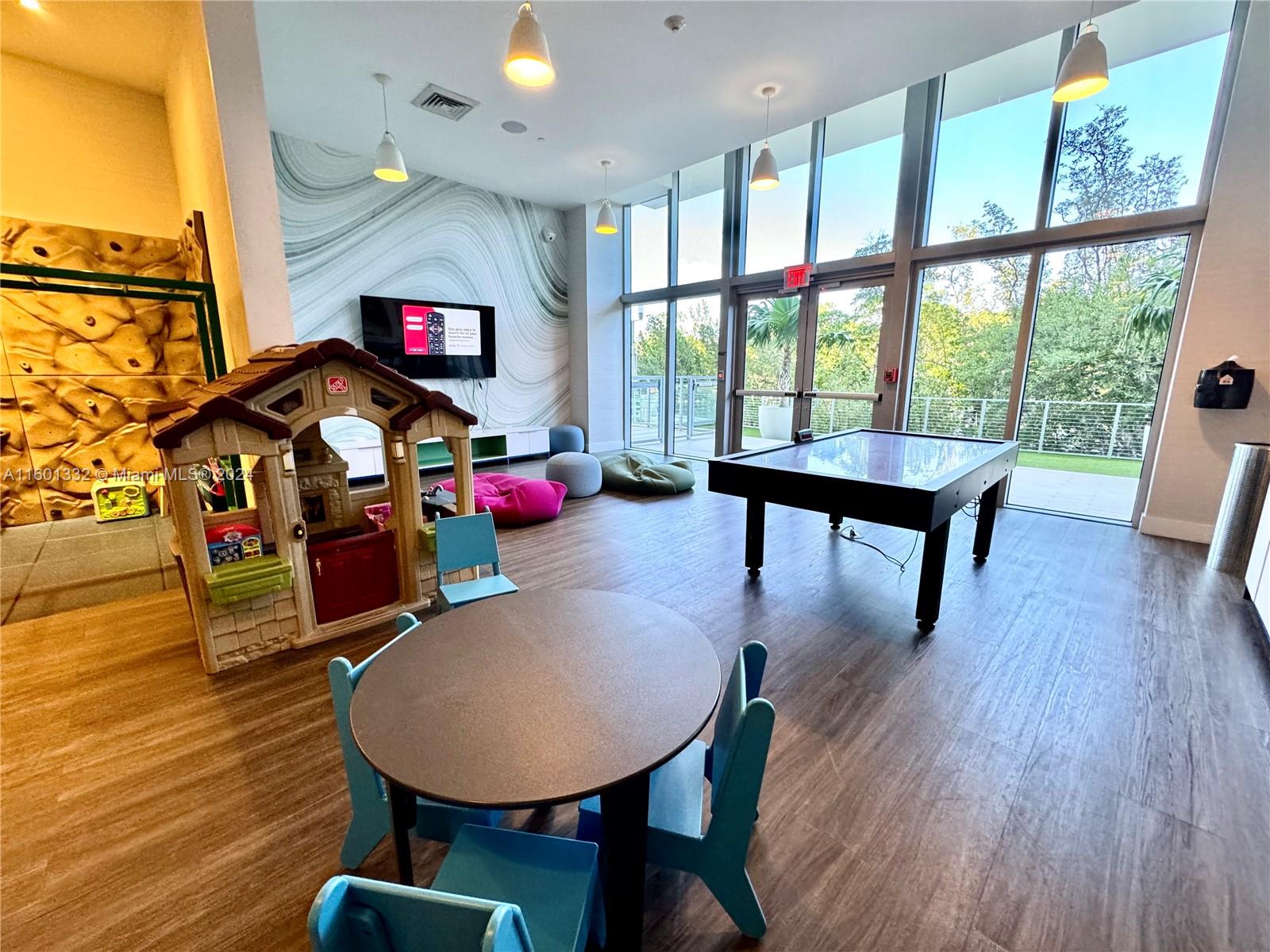 THE HARBOUR CONDO - Residential