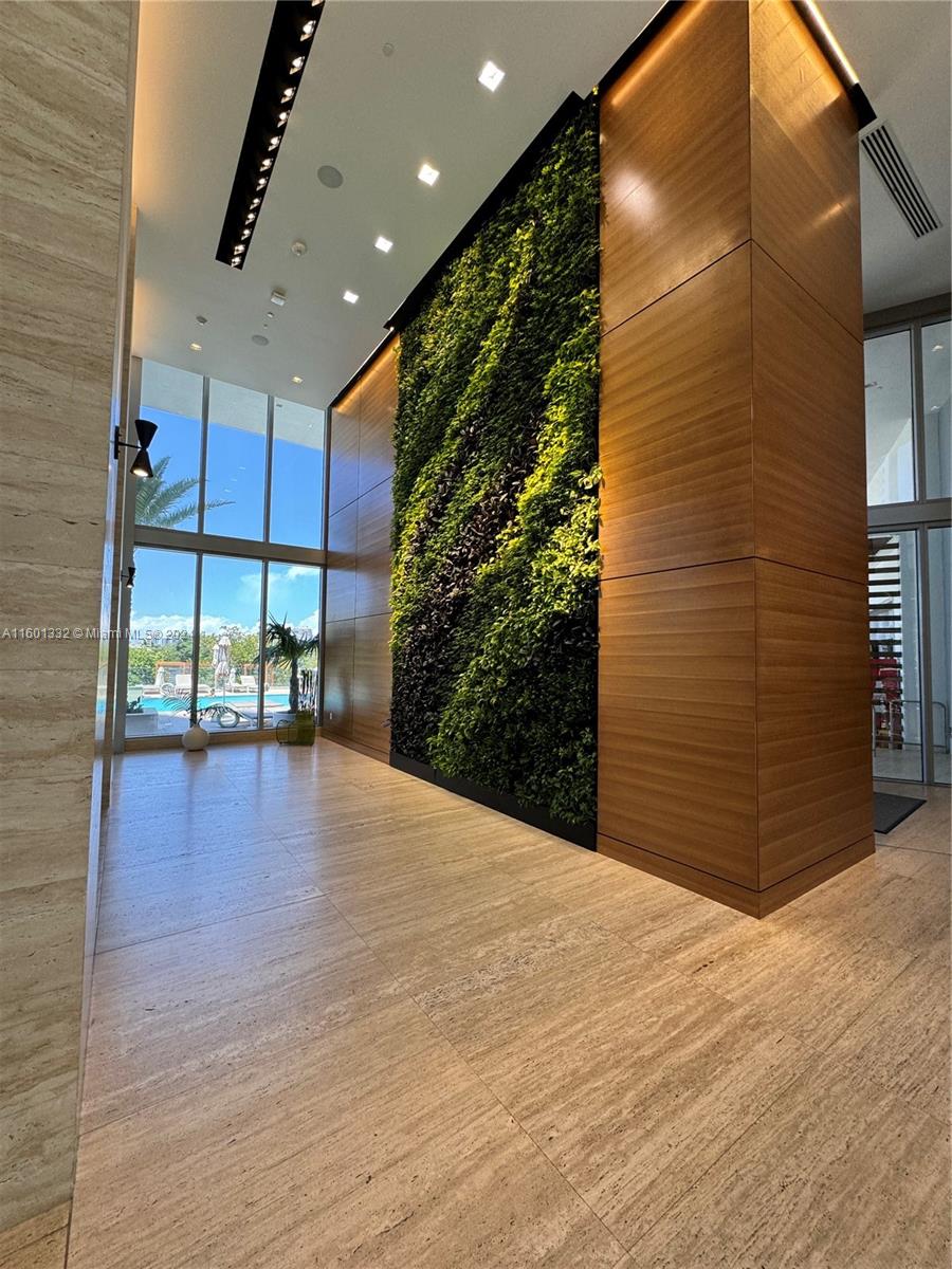 THE HARBOUR CONDO - Residential