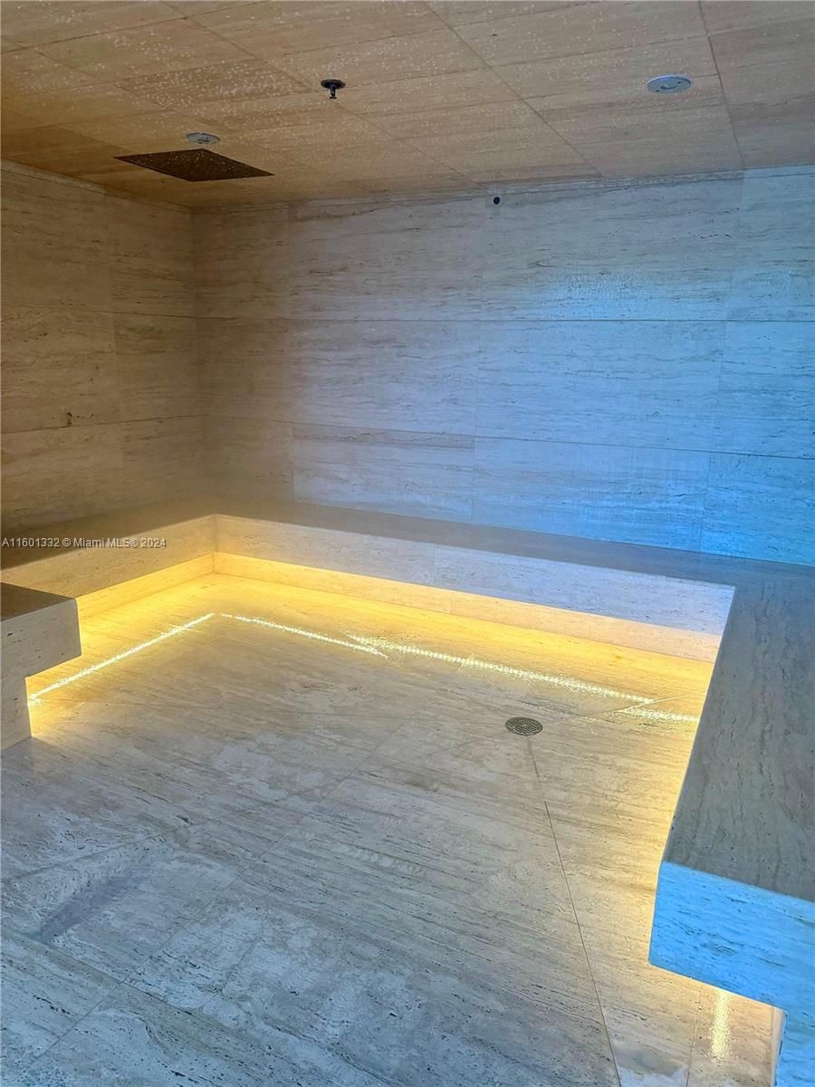 THE HARBOUR CONDO - Residential