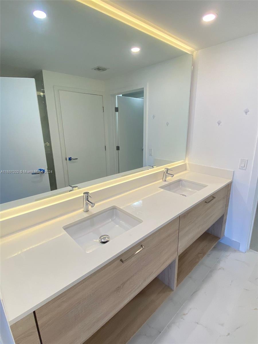 THE HARBOUR CONDO - Residential