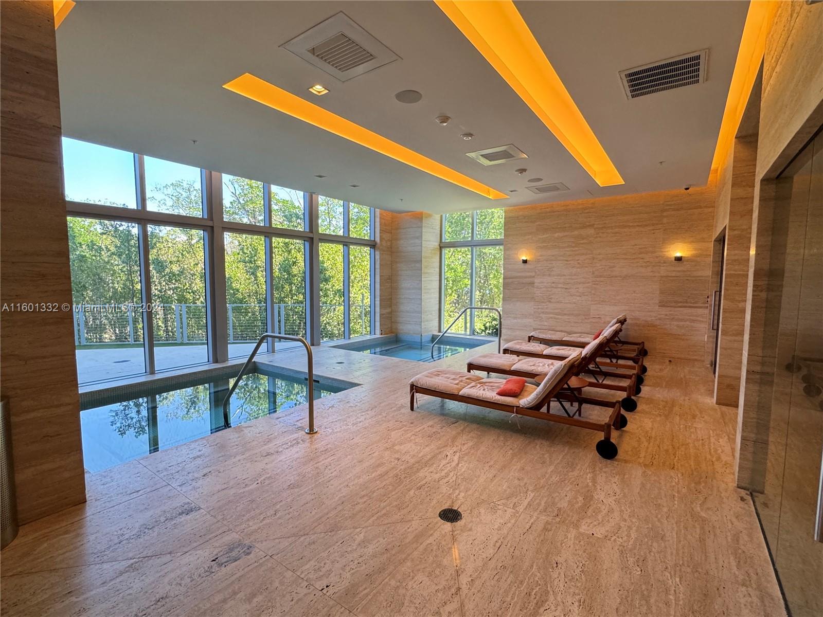 THE HARBOUR CONDO - Residential