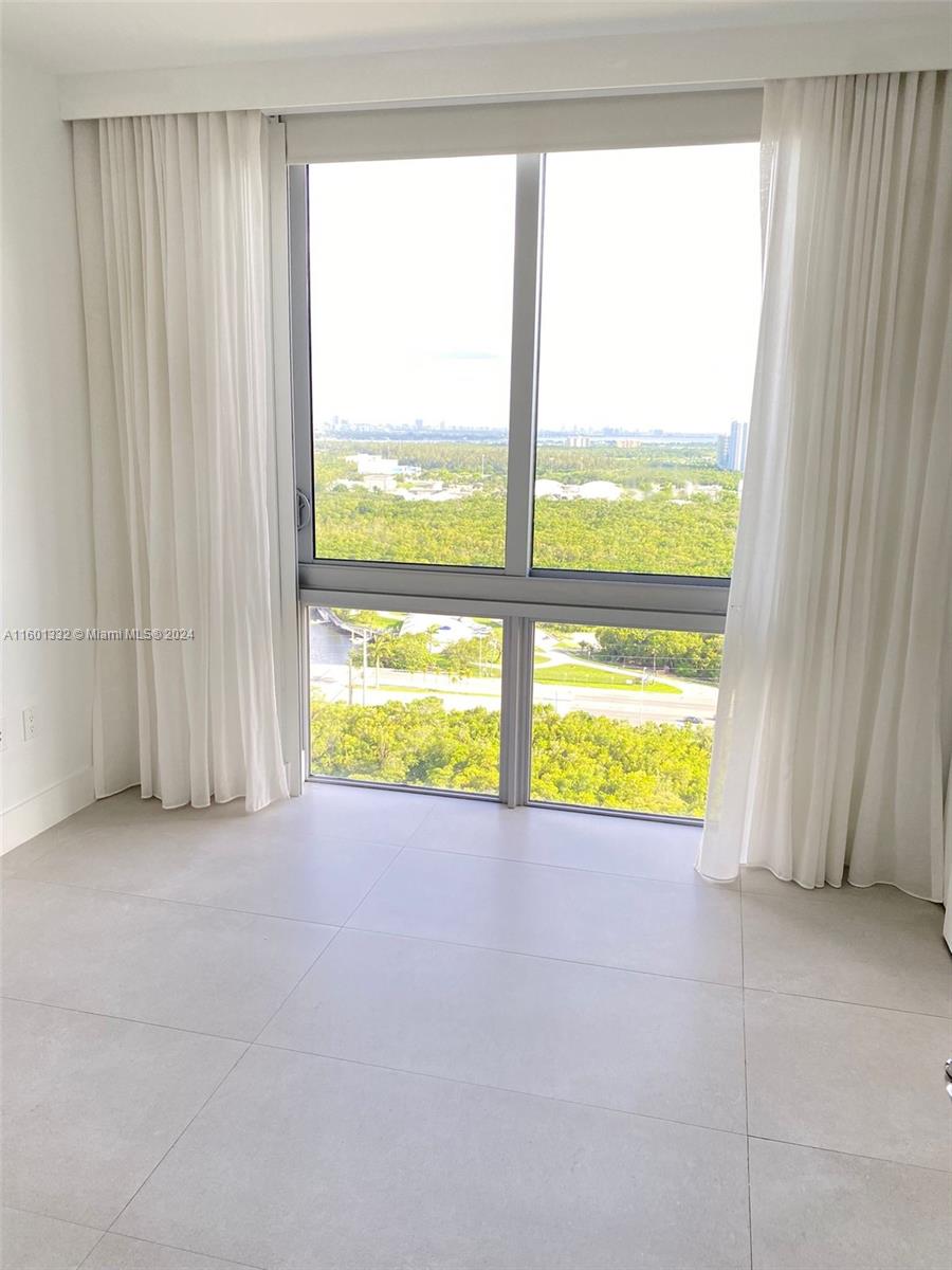 THE HARBOUR CONDO - Residential