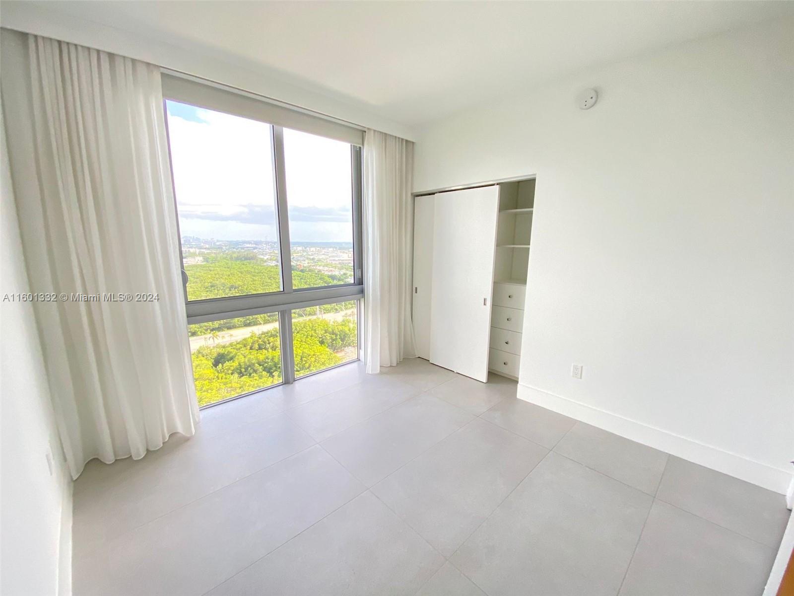 THE HARBOUR CONDO - Residential