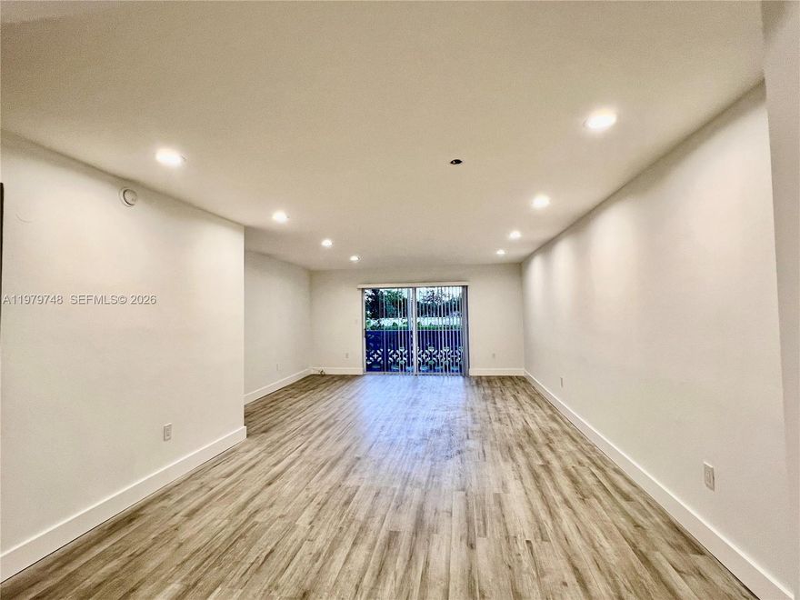 REMODELED 2/2 apartment in an excellent location in North Miami ! . Walking distance to US1 Biscayne Blvd, surrounded by shoppings and supermarkets. Great for investors, unit can be rented immediately after closing. Assigned parking Spaces .