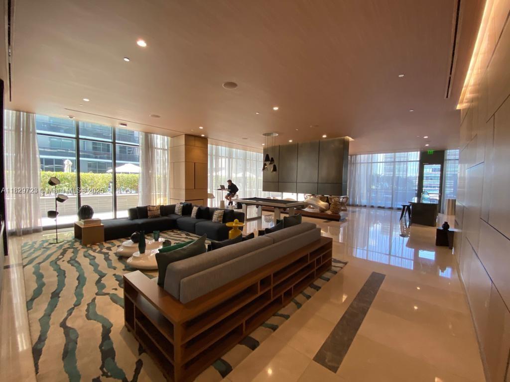 BRICKELL HEIGHTS EAST CON - Residential Lease