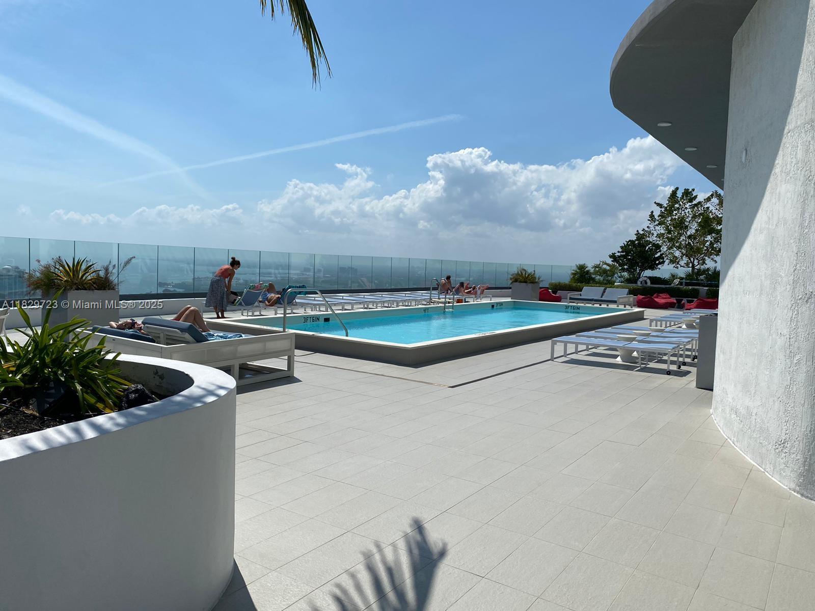 BRICKELL HEIGHTS EAST CON - Residential Lease