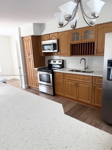 LAKESIDE ESTATES - Residential Lease