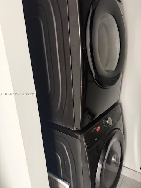 LAKESIDE ESTATES - Residential Lease