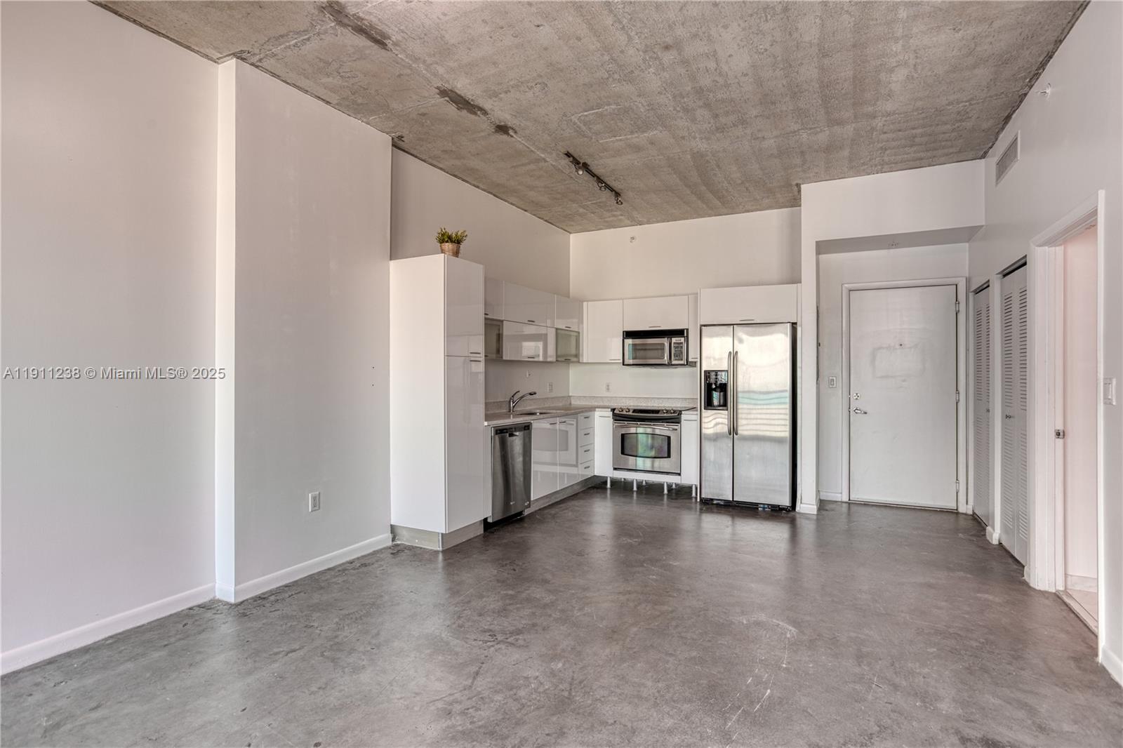 THE LOFT DOWNTOWN II CONDO - Residential Lease