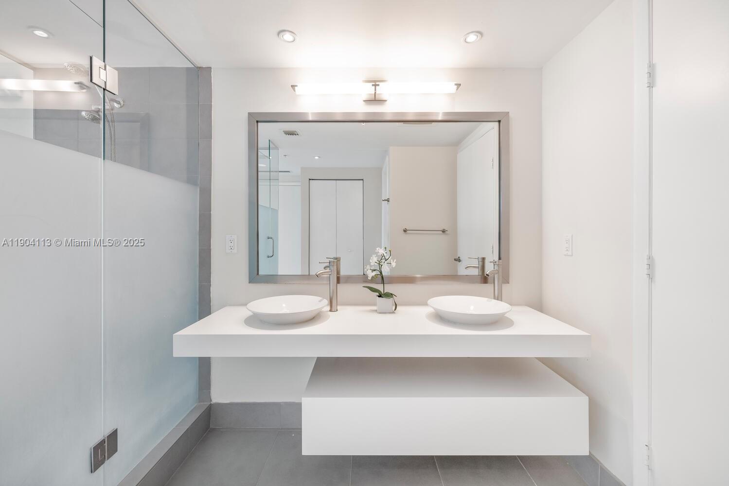 Mint Condominium - Residential