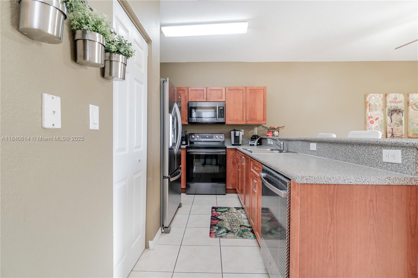 LAS TERRAZAS AT VIZCAYA C - Residential