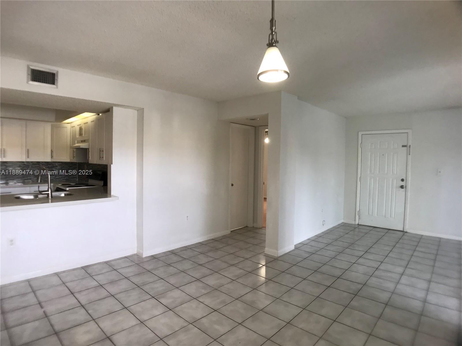 LE CLUB AT OLD CUTLER CON - Residential Lease